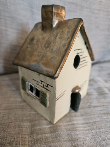 Keramikhus, litet, 400 kr