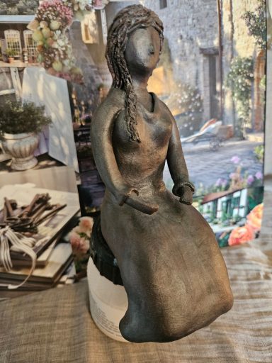 Sittande blomsterdam, 400 kr