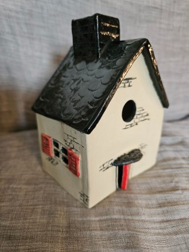 Keramikhus, litet, 400 kr