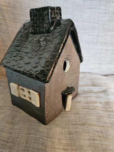 Keramikhus, litet, 400 kr